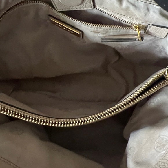 Tory Burch pebbled  Leather Bag - Picture 5 of 10